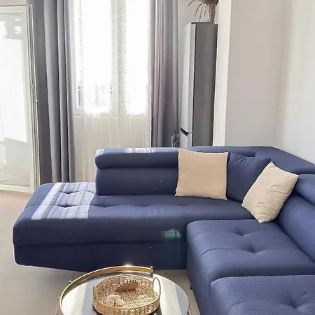 Hannah Mare By Tok Appartement Golem (Tirana)
