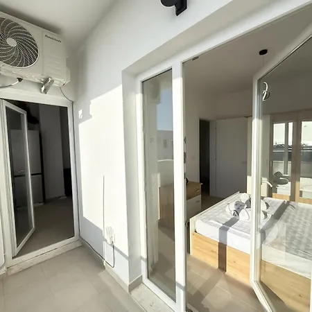 Hannah Mare By Tok Appartement Golem (Tirana)
