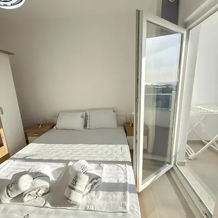 Hannah Mare By Tok Appartement Golem (Tirana)