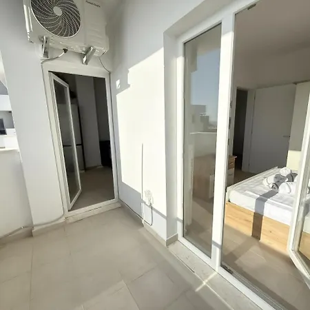 Hannah Mare By Tok Appartement Golem (Tirana)
