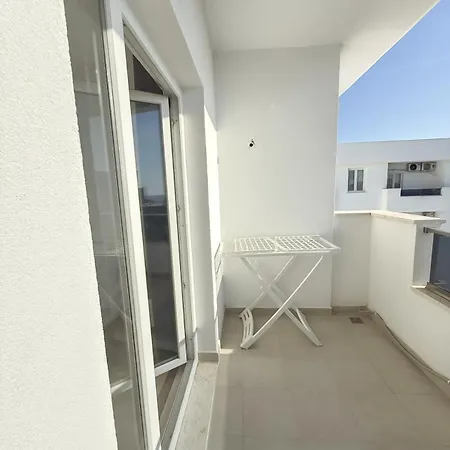 Hannah Mare By Tok Appartement Golem (Tirana)